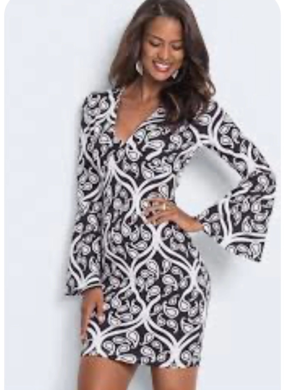 Venus  NWOT Black & White Paisley V-Neck Long-Sleeve Dress